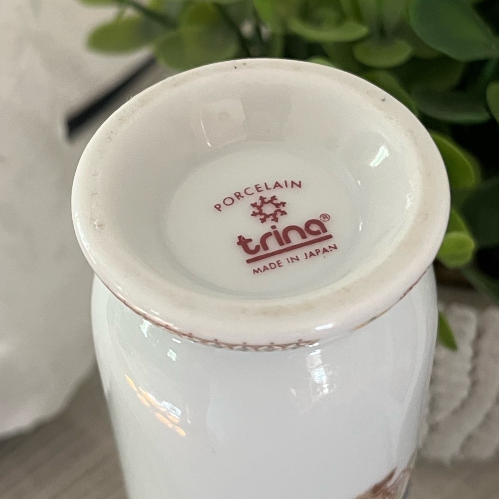 Trina Floral White Porcelain Vase Made in Japan - Picture 6 of 15